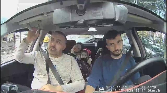 Böcek ailesinin en zor anları: Baba endişeli; anneyle çocuklar bitkin! Yeni ortaya çıkan görüntüler kahretti 1