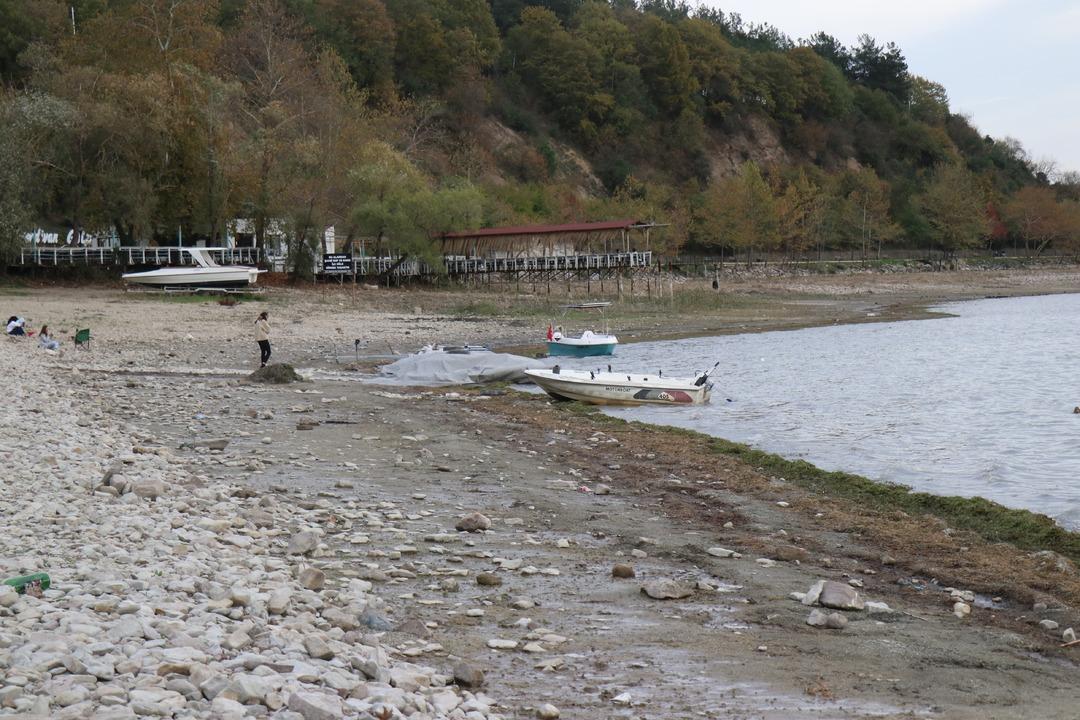 Kabarcıkları görünce herkesin kafası karıştı! Sapanca Gölü nde ilginç manzara: ‘Su kaynıyor 3