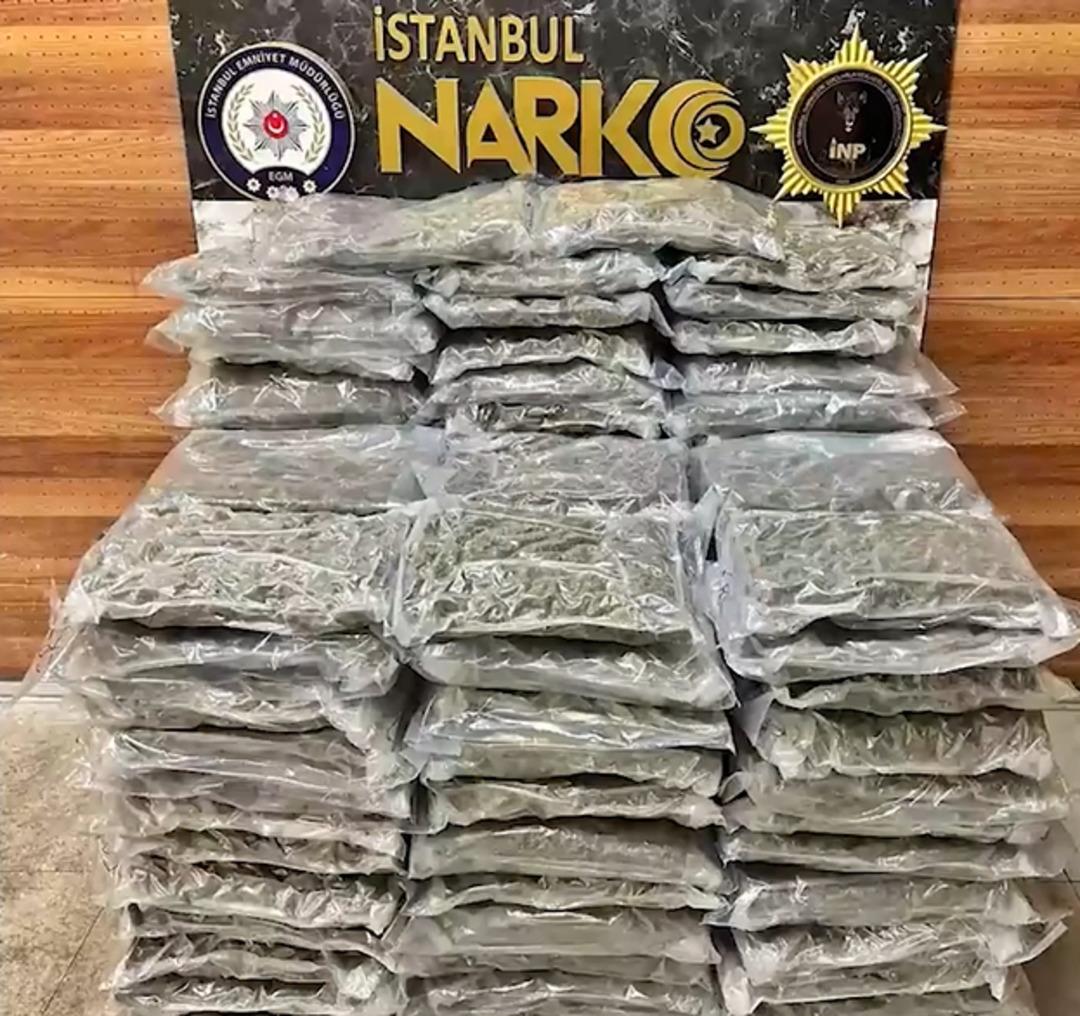 İstanbul Emniyeti nden uyuşturucu operasyonları: 10 ş&uuml;pheli tutuklandı! Selami Yıldız: "Zehir tacirlerinin peşinde, gen&ccedil;liğimizin yanındayız" 2