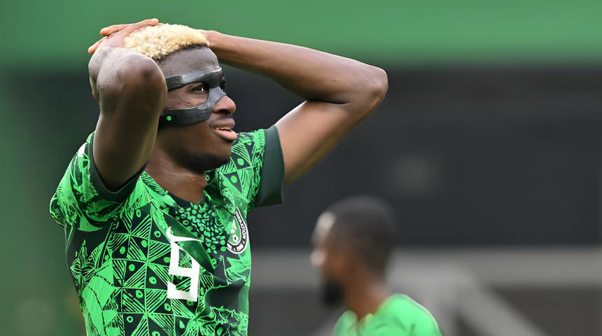 Galatasaraylıların g&ouml;z&uuml; kulağı bu haberde! Milli takımda sakatlanan Osimhen'le ilgili ilk a&ccedil;ıklama geldi!