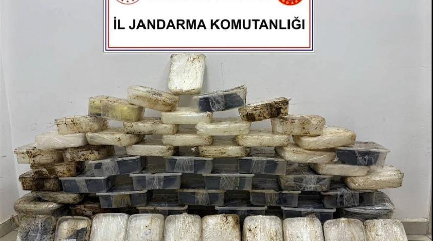 Hakkari'de 81 kilo 133 gram metamfetamin ele ge&ccedil;irildi