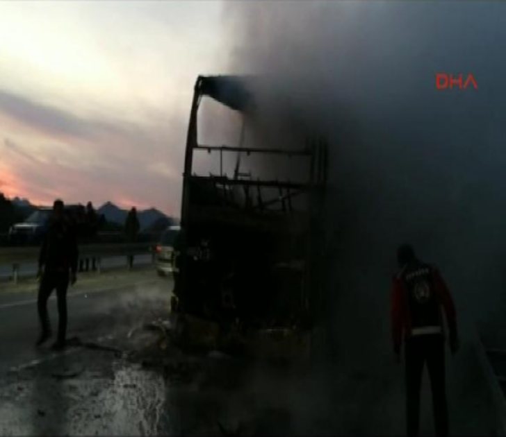 Çorum'da yolcu otobüsü TIR'a çarptı G1