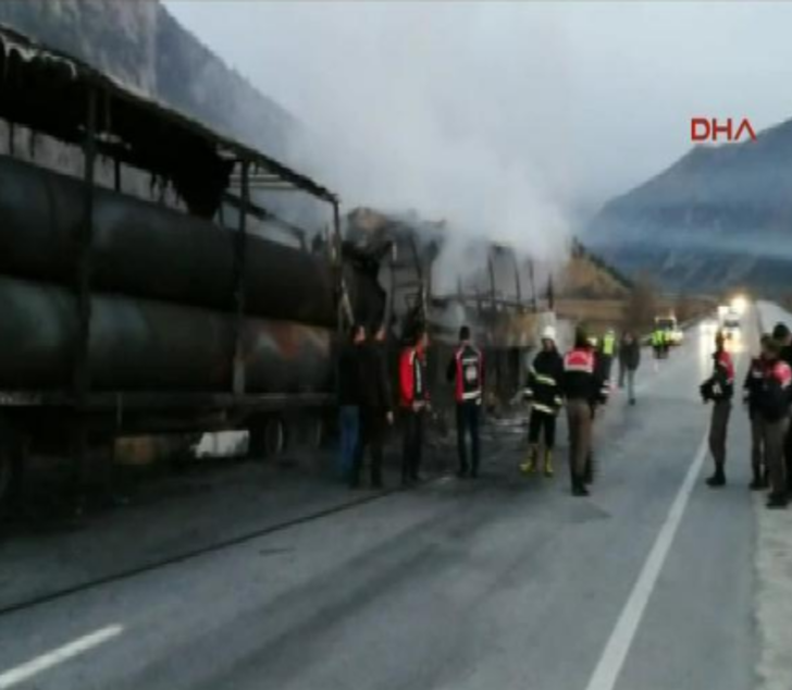 Çorum'da yolcu otobüsü TIR'a çarptı G2