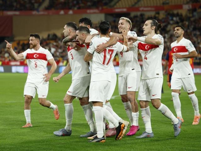 İspanya grup maçlarındaki ilk gollerini Türkiye'den yedi! İspanya-Türkiye: 2-2