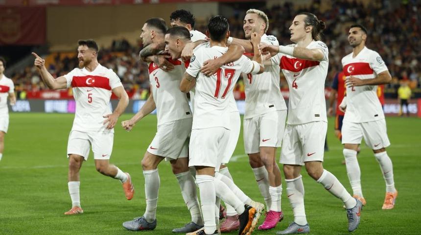 İspanya grup ma&ccedil;larındaki ilk gollerini T&uuml;rkiye'den yedi! İspanya-T&uuml;rkiye: 2-2