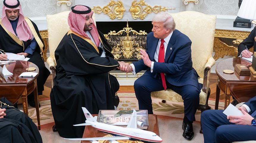 Beyaz Saray'da Trump'ı çileden çıkaran soru: 'Berbat bir muhabirsin'