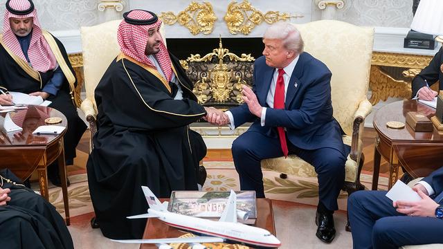 Beyaz Saray'da Trump'ı çileden çıkaran soru: 'Berbat bir muhabirsin'