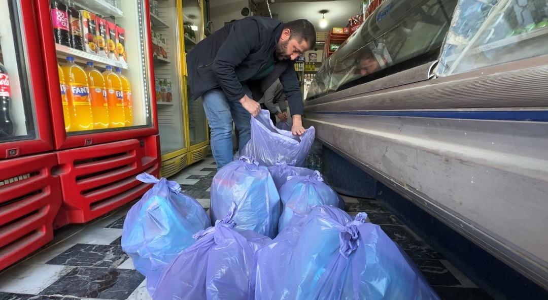 Esnaf dükkanını devretti! Elinde kalan tüm ürünleri hediye etti 1