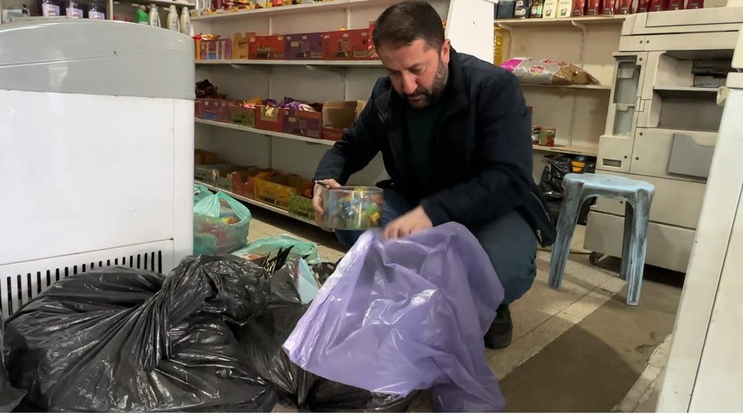 Esnaf dükkanını devretti! Elinde kalan tüm ürünleri hediye etti 2