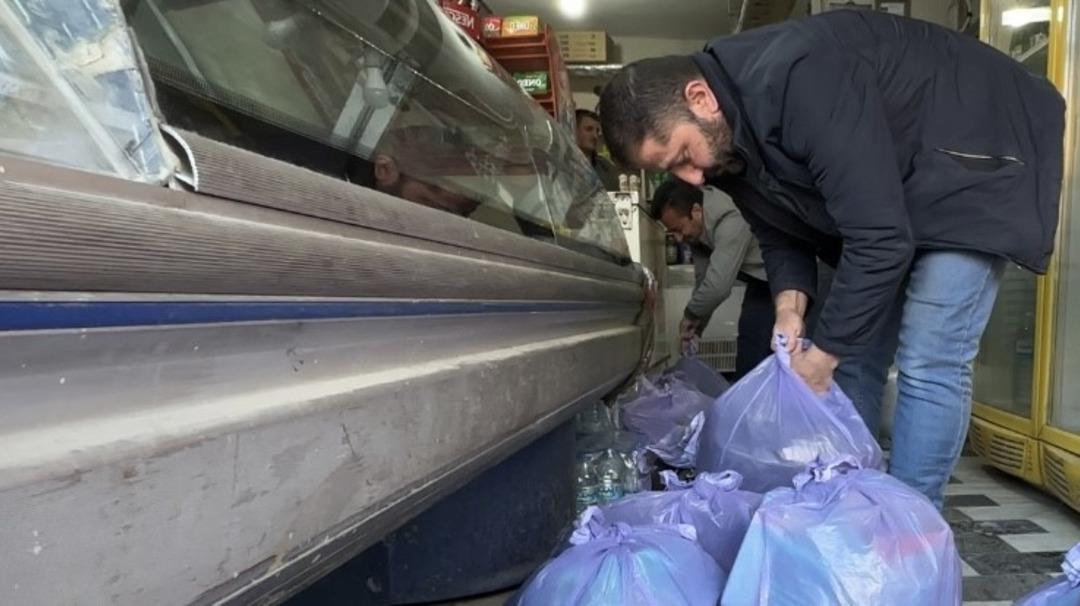 Esnaf dükkanını devretti! Elinde kalan tüm ürünleri hediye etti 4