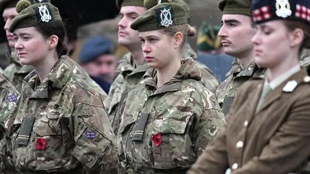 İkilinin aşkı akıllara William ve Kate’i getirdi! Kraliyet ailesinden: Asker üniformasıyla fotoğrafları dikkat çekti