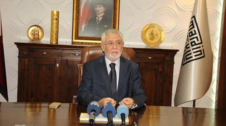 Mardin Artuklu &Uuml;niversitesi Rekt&ouml;r&uuml; Prof. Ahmet Ağırak&ccedil;a'nın giysisi olay oldu!