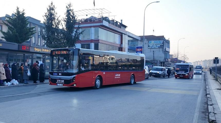 &Ouml;zl&uuml;, "&Ouml;ğrencilerimizi mağdur etmeyeceğiz" diyerek duyurdu! Ulaşımda y&uuml;zde 50'lik indirim