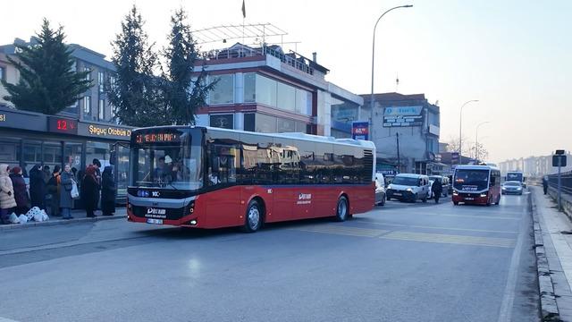 Özlü, Öğrencilerimizi mağdur etmeyeceğiz diyerek duyurdu! Ulaşımda yüzde 50'lik indirim