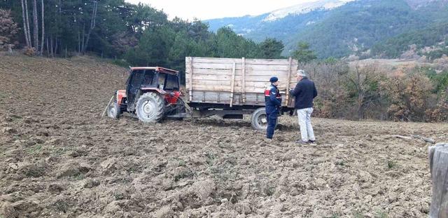 Bolu&rsquo;da trakt&ouml;r devrildi: 1 &ouml;l&uuml;, 1 yaralı 3