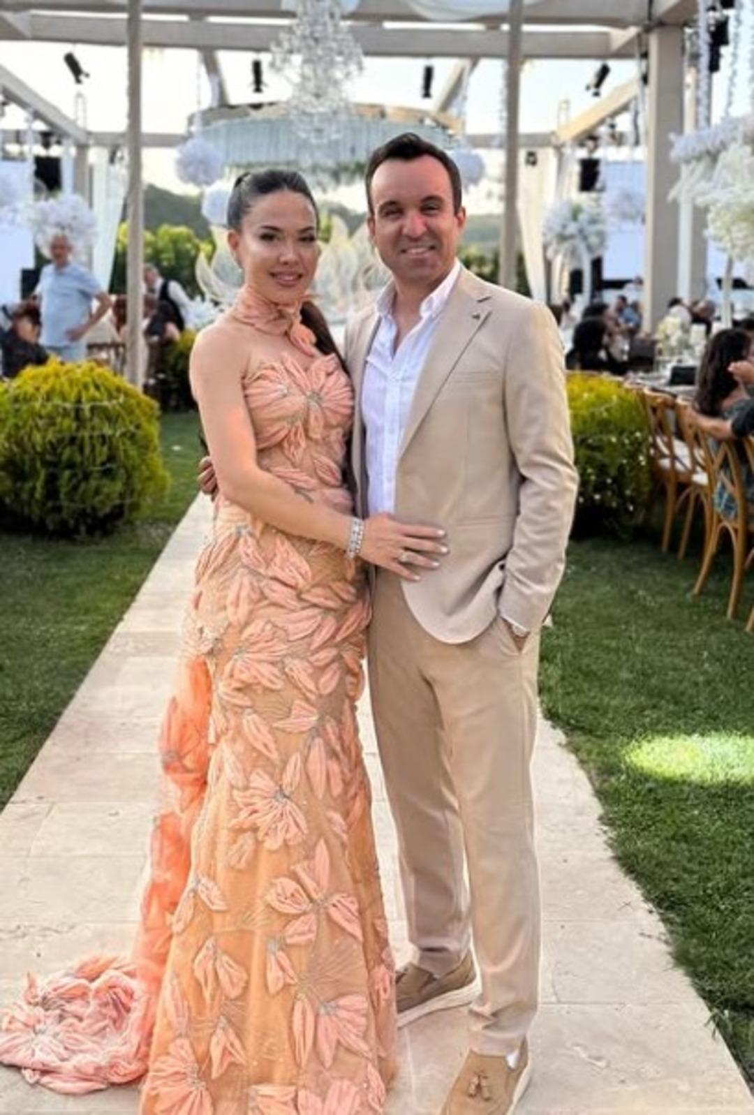 Sosyal medya fenomeni Özlem Altınok Öz ve Tayyar Öz ilk kez hakim karşısına çıktı!  Kara para dendi  diyerek aylık gelirini açıkladı  3