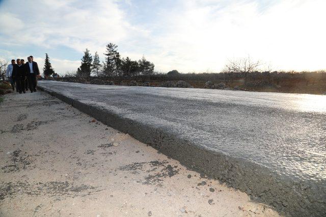 Beton yol uygulaması 13 ilçeye yayılıyor