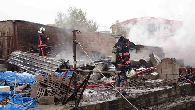 Malatya&rsquo;da sanayi sitesindeki yangın kontrol altına alındı 5