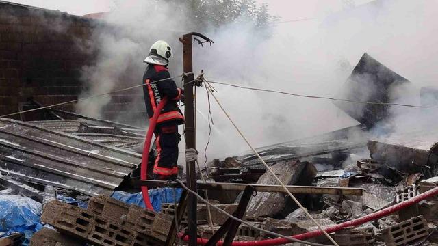 Malatya&rsquo;da sanayi sitesindeki yangın kontrol altına alındı 4