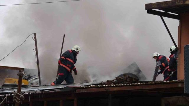 Malatya&rsquo;da sanayi sitesindeki yangın kontrol altına alındı 3