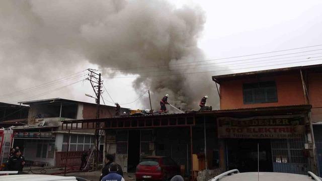 Malatya&rsquo;da sanayi sitesindeki yangın kontrol altına alındı 2