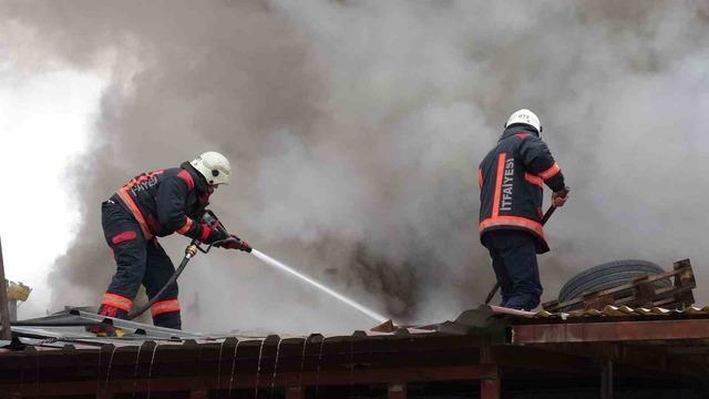 Malatya&rsquo;da sanayi sitesindeki yangın kontrol altına alındı 1