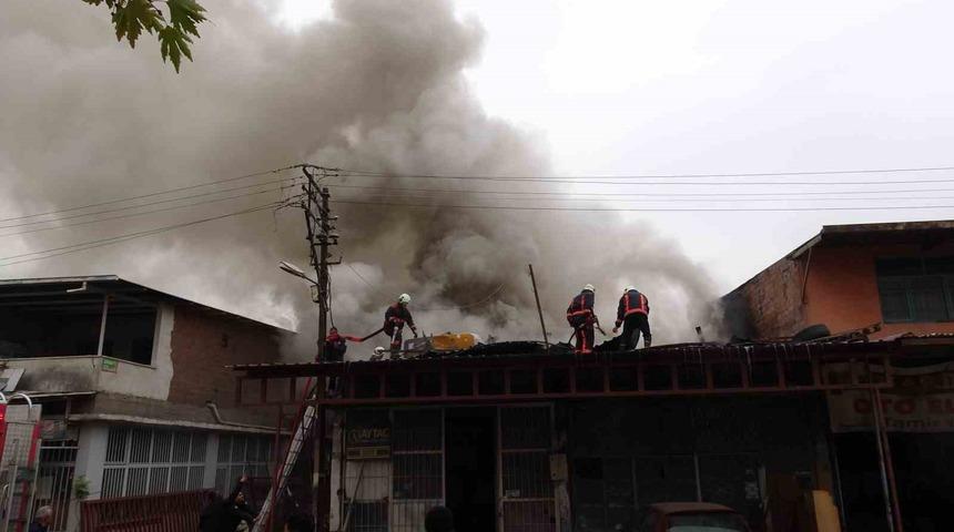 Malatya&rsquo;da sanayi sitesindeki yangın kontrol altına alındı