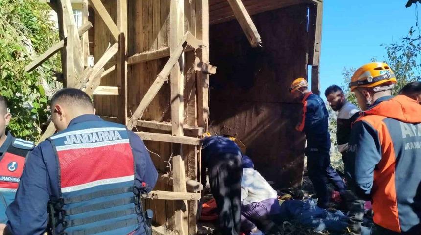 Rize&rsquo;de ahşap yapı &ccedil;&ouml;kt&uuml;: 1 &ouml;l&uuml;, 2 yaralı