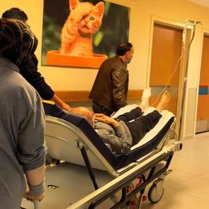 Odun kesmek isterken, ayağını kesti