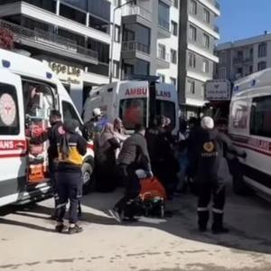 Van’da otopark yangınında 29 kişi dumandan etkilendi