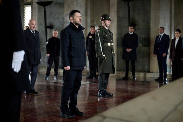 Ukrayna lideri Zelenskiy Ata'nın huzurunda