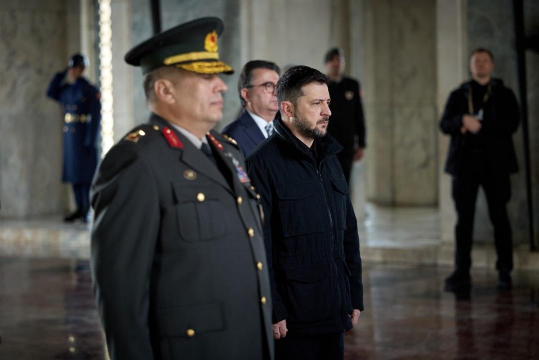 Ukrayna lideri Zelenskiy Ata nın huzurunda 6