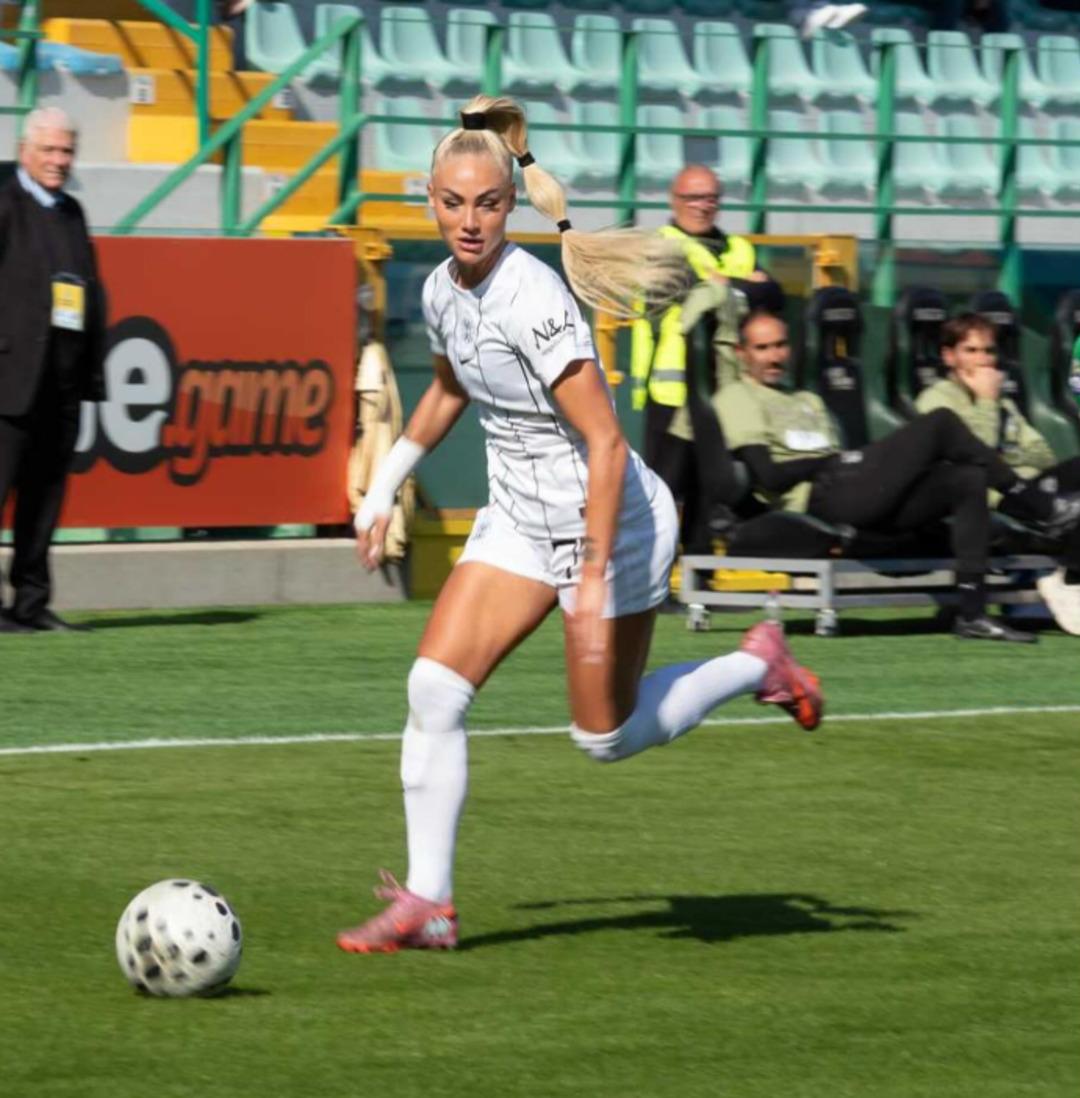 Ünlü futbolcu Alisha Lehmann ın evine hırsız girdi: "Obsesif-kompulsifim" diyip o halini paylaştı! 4