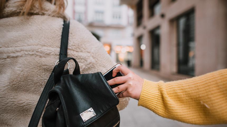 İlgin&ccedil; olay: &Ccedil;aldıkları telefonları &lsquo;iPhone değil&rsquo; diye geri verdiler