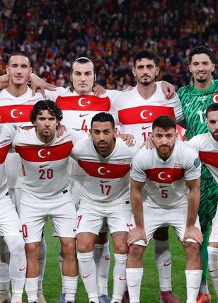 Milli Takımımızın savunma oyuncusu play-off turunca istedikleri takımı açıkladı! "Onların gelmesini bekliyoruz"