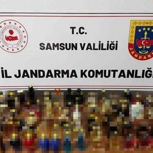 Jandarma 320 adet gümrük kaçağı parfüm ele geçirdi