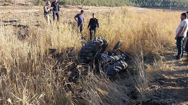 Gaziantep’te devrilen traktörün sürücüsü hayatını kaybetti 3
