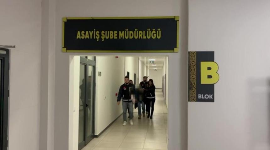 Bebeği g&ouml;bek bağıyla &ouml;ld&uuml;r&uuml;p &ccedil;&ouml;pe atmışlardı! Korkun&ccedil; cinayet 18 yıl sonra aydınlatıldı... Katil anneyi olay yerindeki iz ele verdi