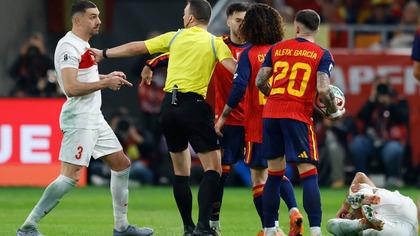 Dünya Kupası yolunda İspanya'ya konuk olan Türkiye'ye İspanya maçında hırsızlık iddiası! Soyunma odasından neler çaldılar neler...