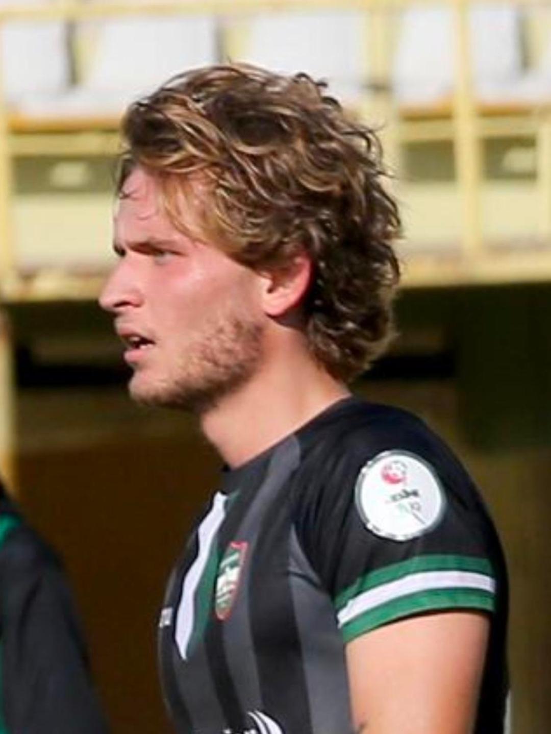 Bahis cezası alan Kırklarelisporlu Rüzgar Derici nin şarkıcı İrem Derici nin kardeşi olduğu ortaya çıktı! 2