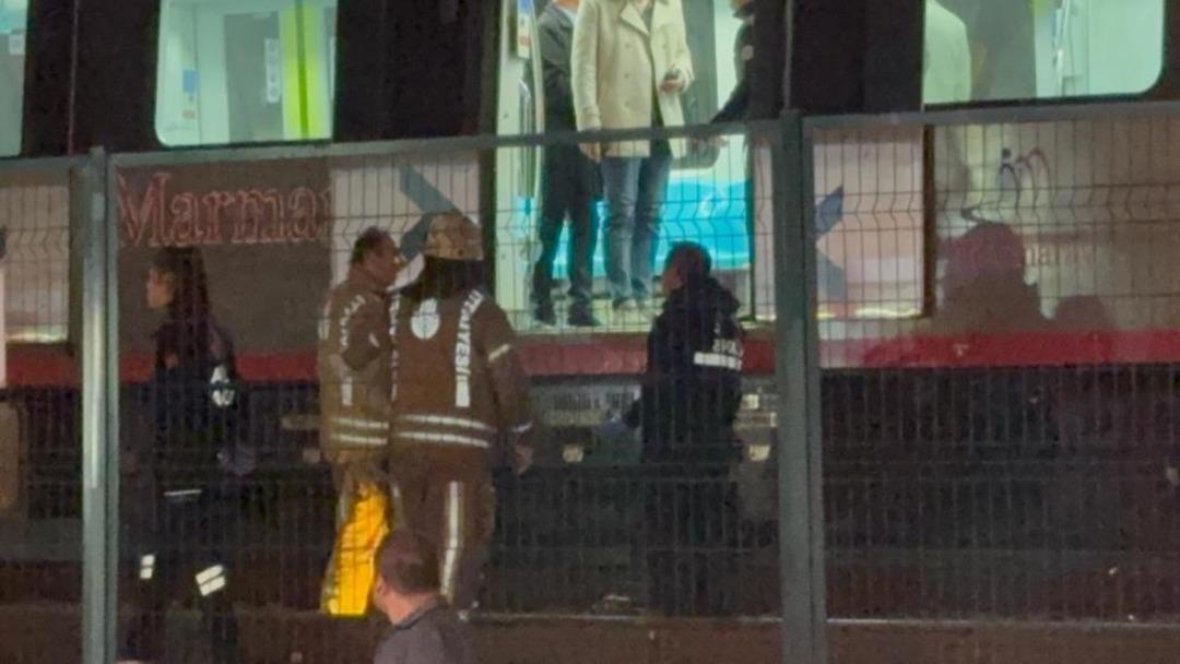 Marmaray Küçükçekmece durağından feci ölüm! Raylara atlayan şahıs hayatını kaybetti 1