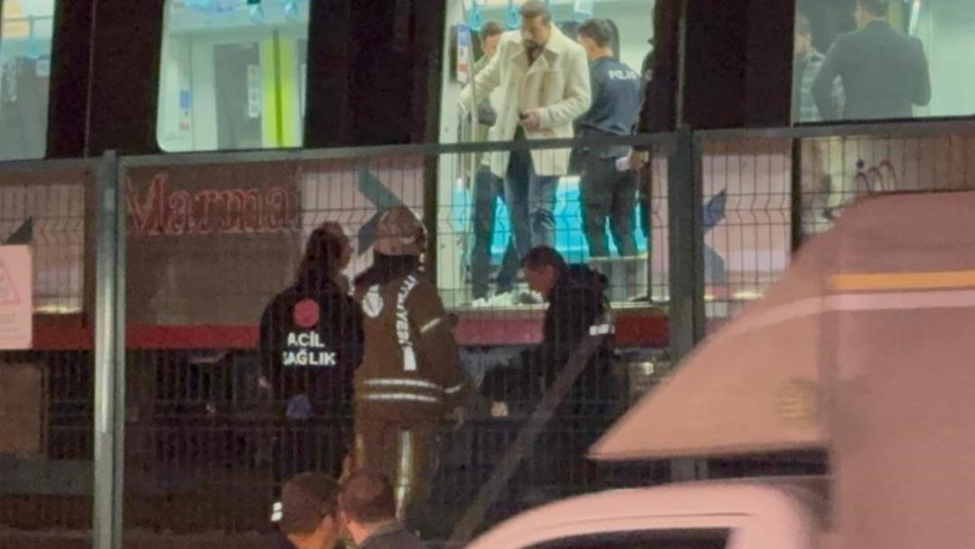 Marmaray Küçükçekmece durağından feci ölüm! Raylara atlayan şahıs hayatını kaybetti 2