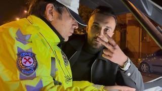 2044 yılına kadar araç kullanması yasaklandı! Yine de poz vermekten vazgeçmedi