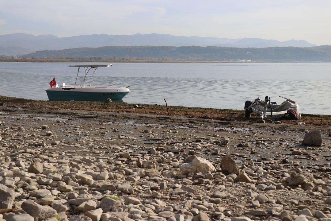 Sapanca daki korkutan kabarcılar... Şener Üşümezsoy Asıl tehlike demişti: "Depremleri tetikleyebilir" 6