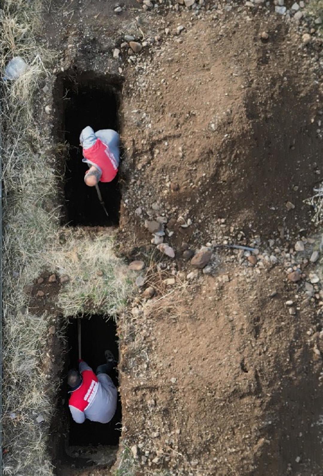 Yüzlerce mezar açıldı! Nedeni bakın ne çıktı! 3