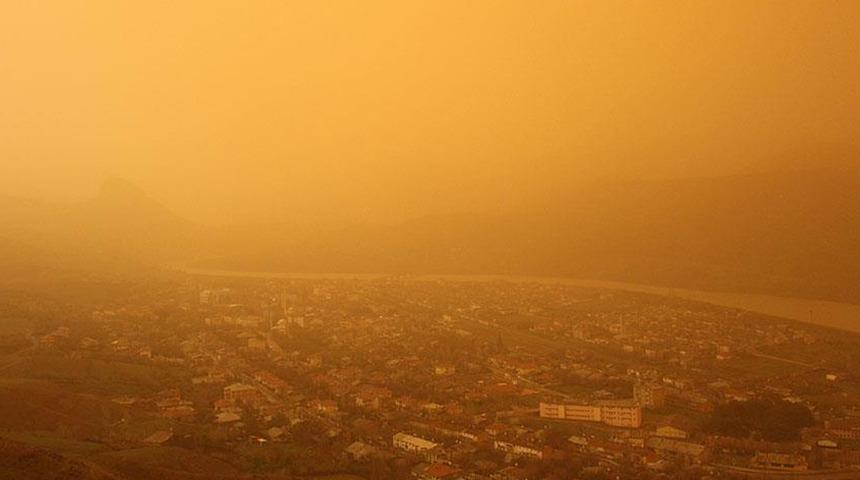 T&uuml;rkiye genelinde '&ccedil;&ouml;l tozu' uyarısı: Meteoroloji'den lodos alarmı! Bug&uuml;n hava nasıl olacak?