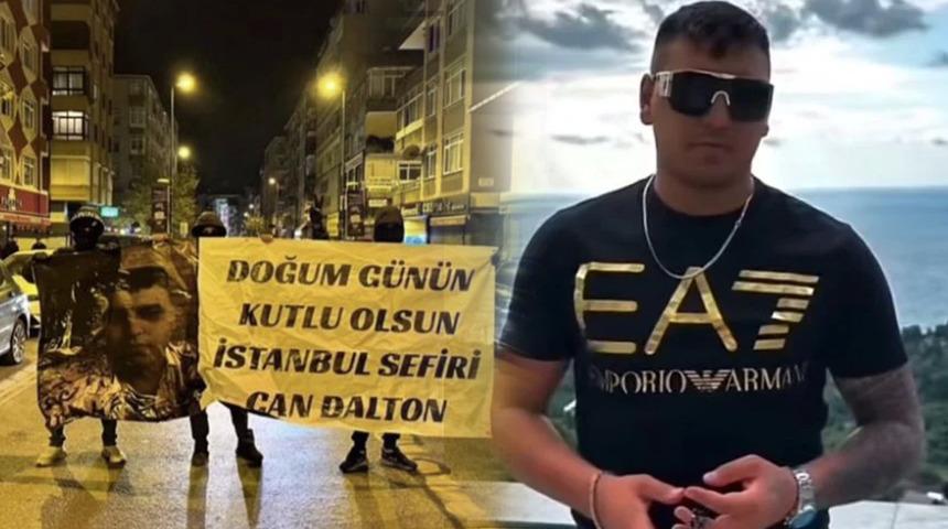 'Daltonlar'dan skandal g&ouml;vde g&ouml;sterisi! &Ccedil;ete liderleri i&ccedil;in sokağa &ccedil;ıktılar: 'İstanbul'un sefiri'