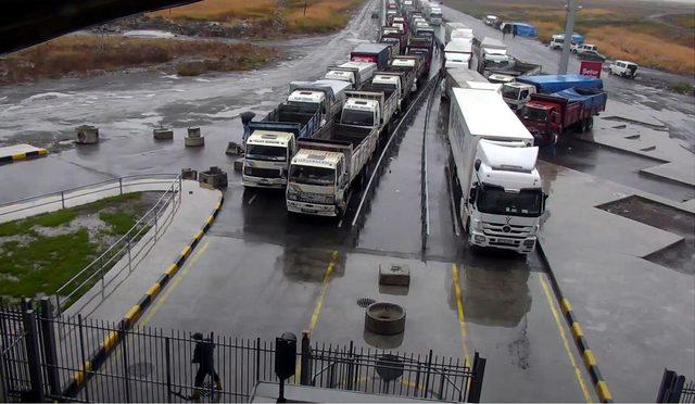 Dilucu Gümrük Kapısı'nda 'yolsuzluk' operasyonu: 40 gözaltı