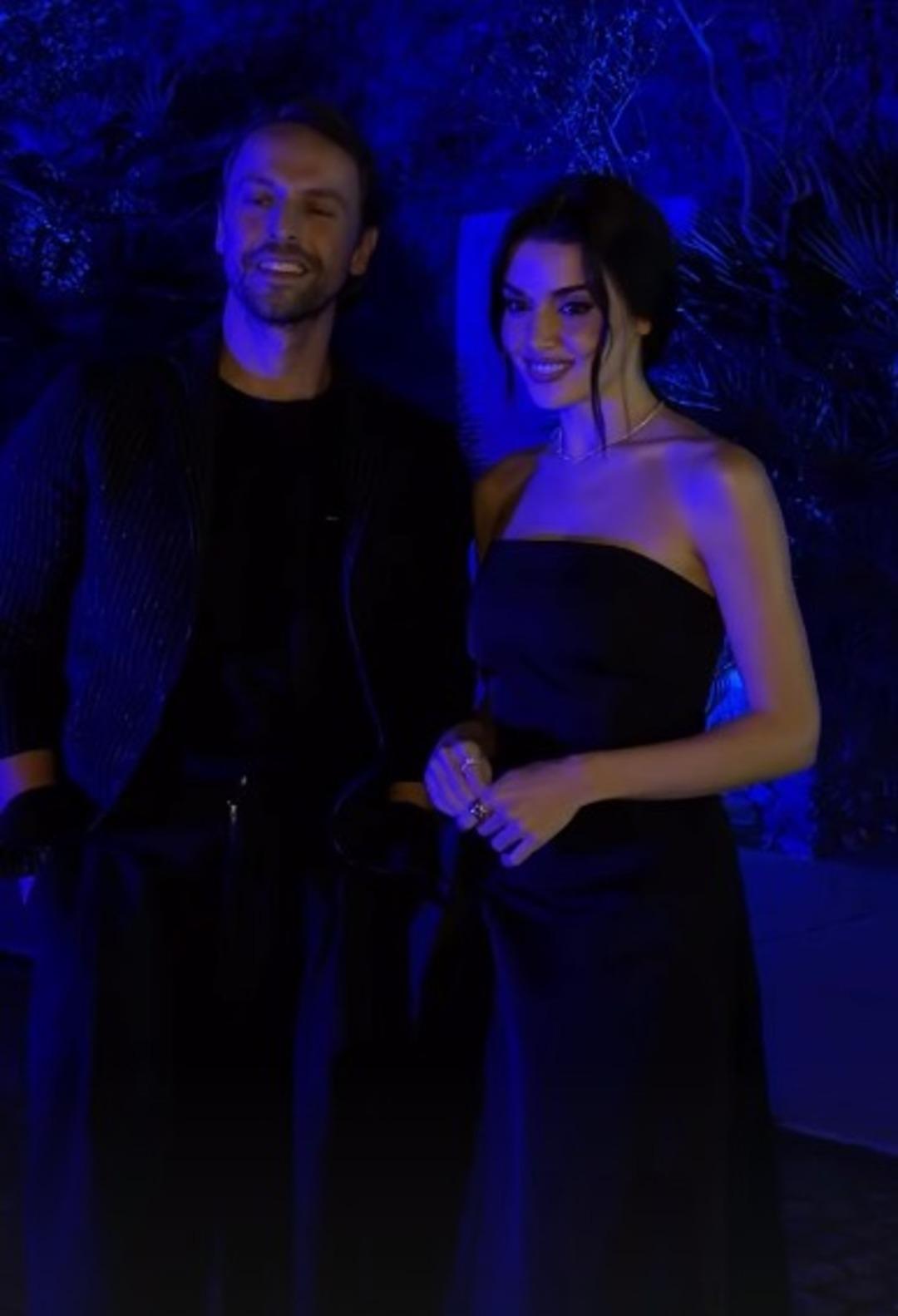 Hande Erçel  İki Dünya Bir Dilek  galasına damga vurdu! Saçı, makyajı ve elbisesi tam not aldı 2