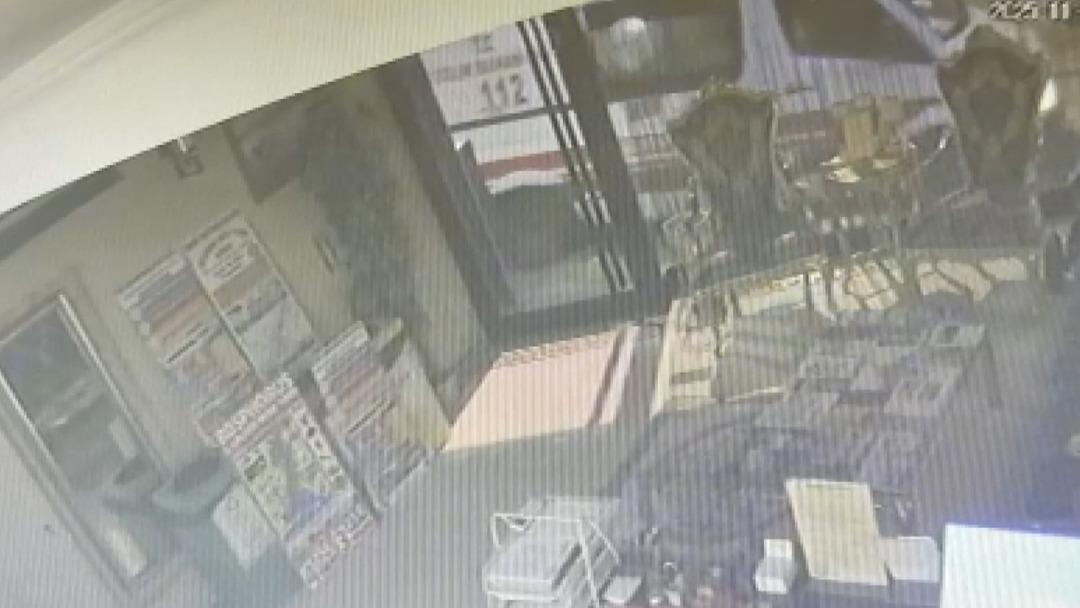 Kucağında çocukla kapıyla 6 dakika mücadele etmiş! Zehirlenerek ölen Böcek ailesinin kilitli kaldığı anlar ortaya çıktı 2